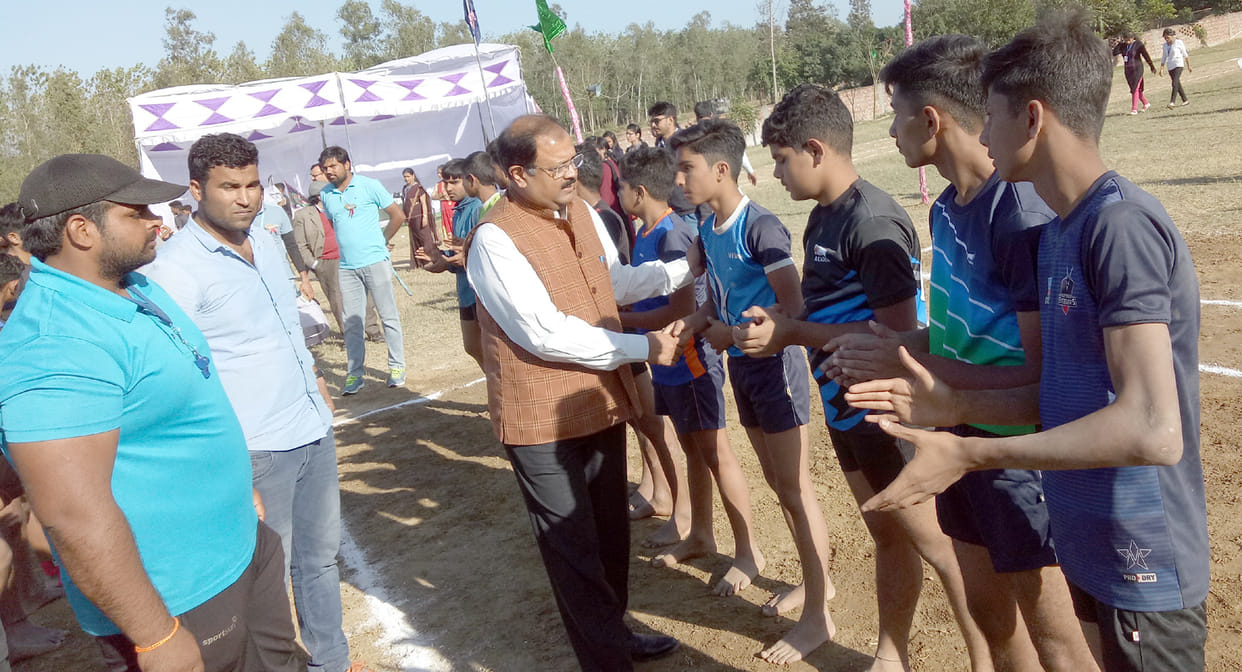 Shakir and Raxi run fastest in 200 meters