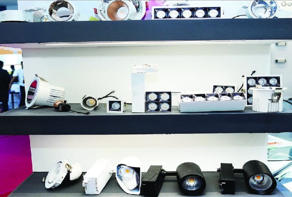 Solar LED light with Fan mosquito relief and FM facility cheaper than chinese