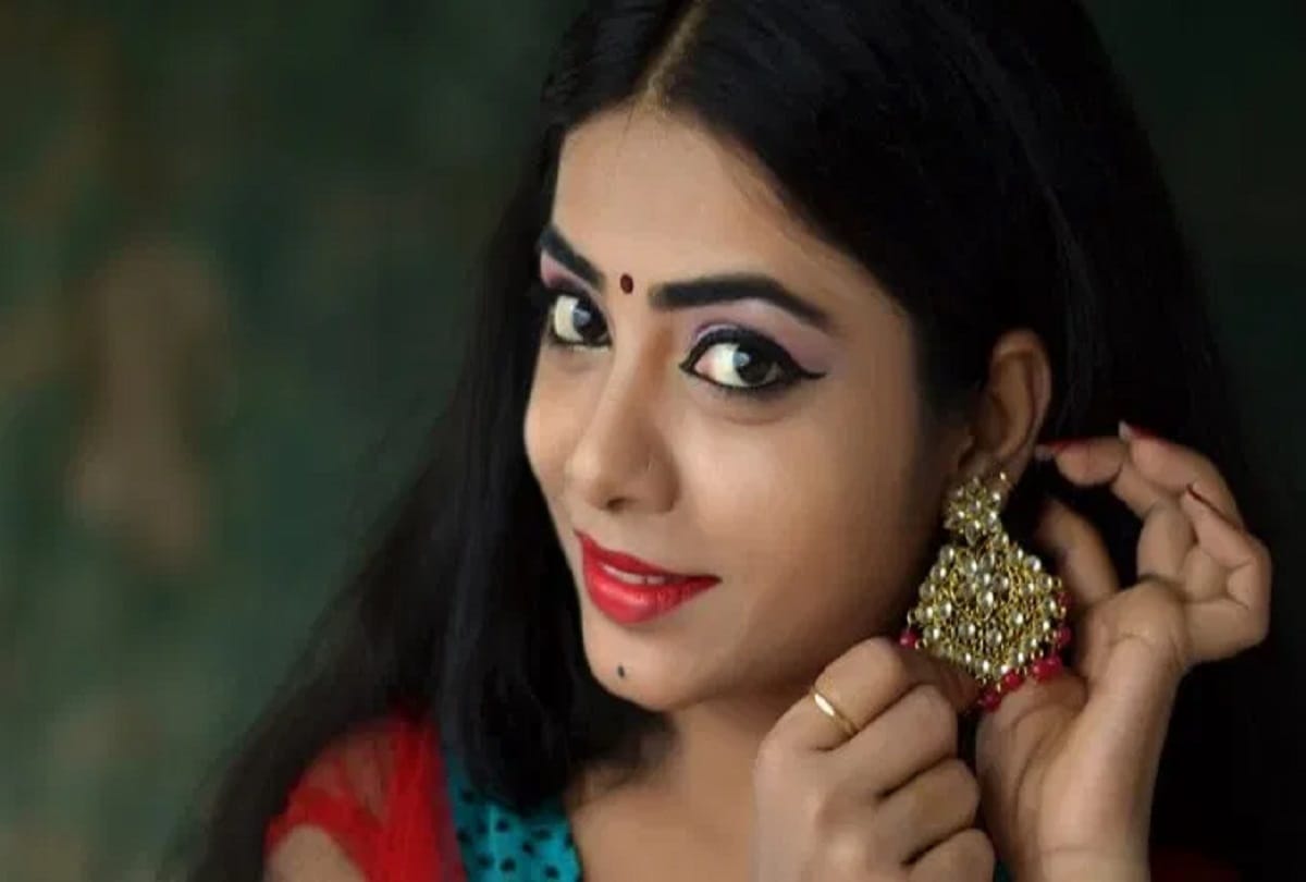 Chhattisgarh miscreants threw inflammable chemical chhattisgarhi film actress Maya Sahu