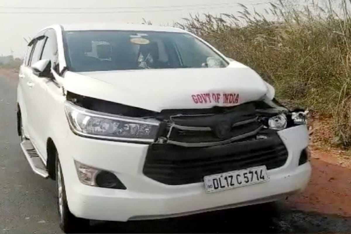 Union Minister of State Sanjeev Baliyan has injured in car accident at Muzaffarnagar