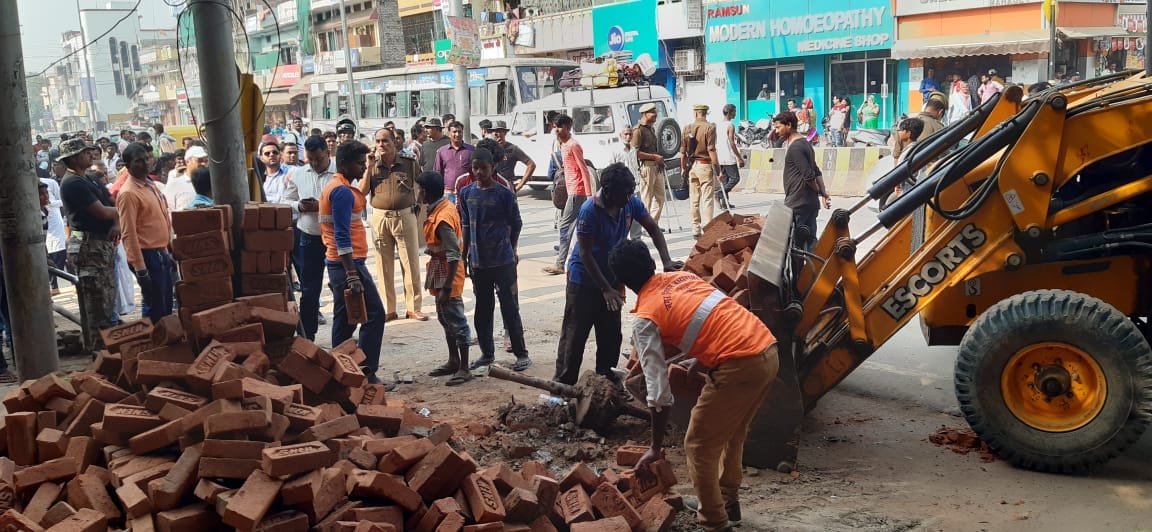 Hammer of Varanasi Municipal Corporation on illegal occupation