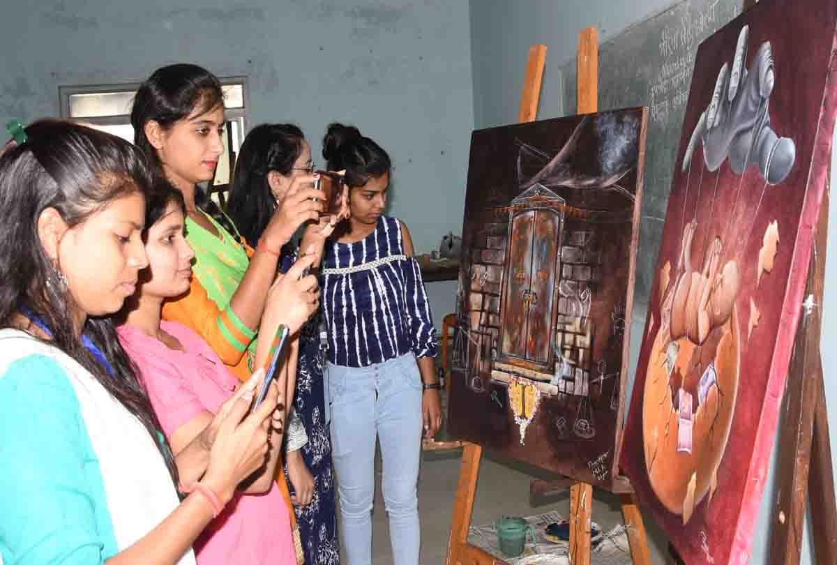 Painters at the International Art Camp engraved the forms of feminine power on canvas