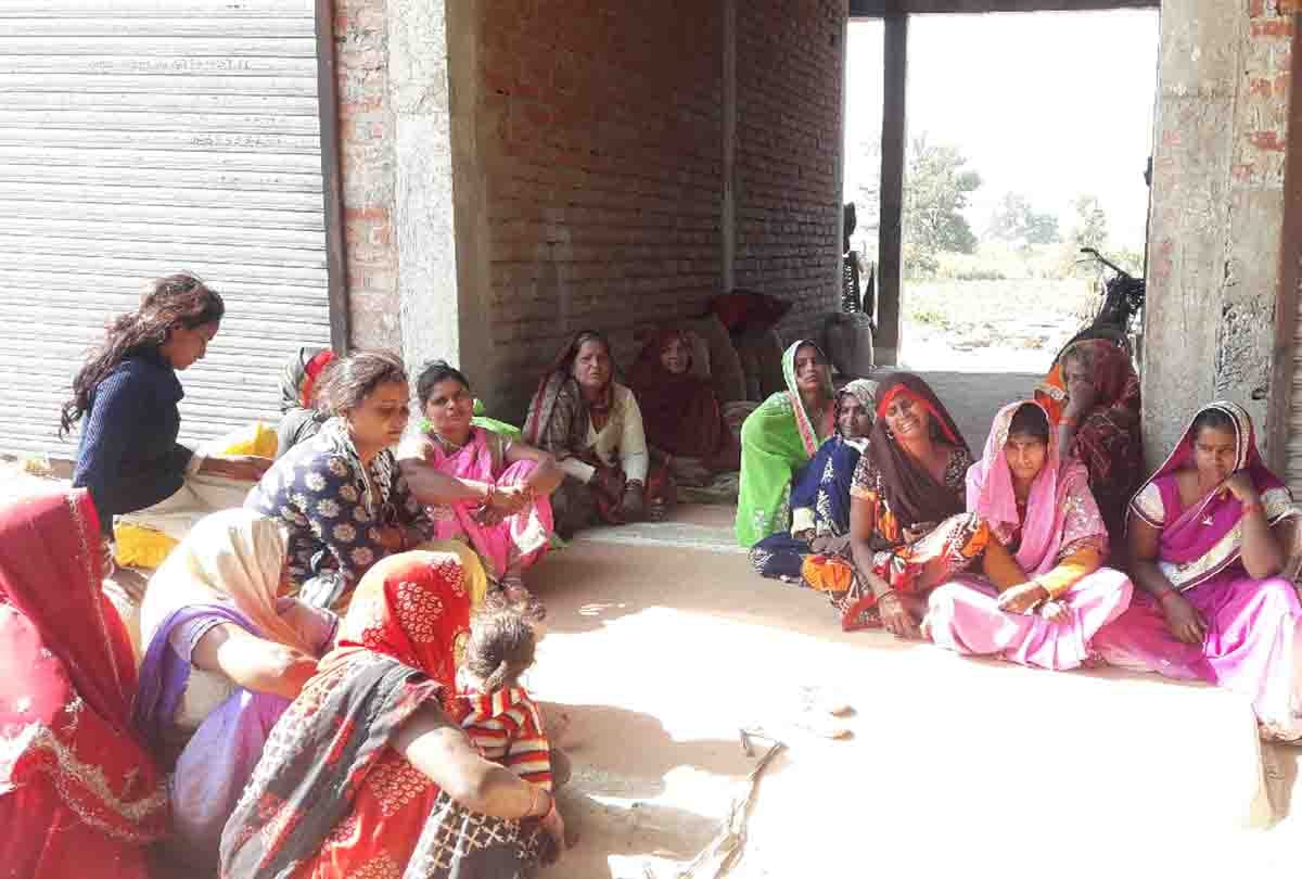 Death of two friends in one village mourned