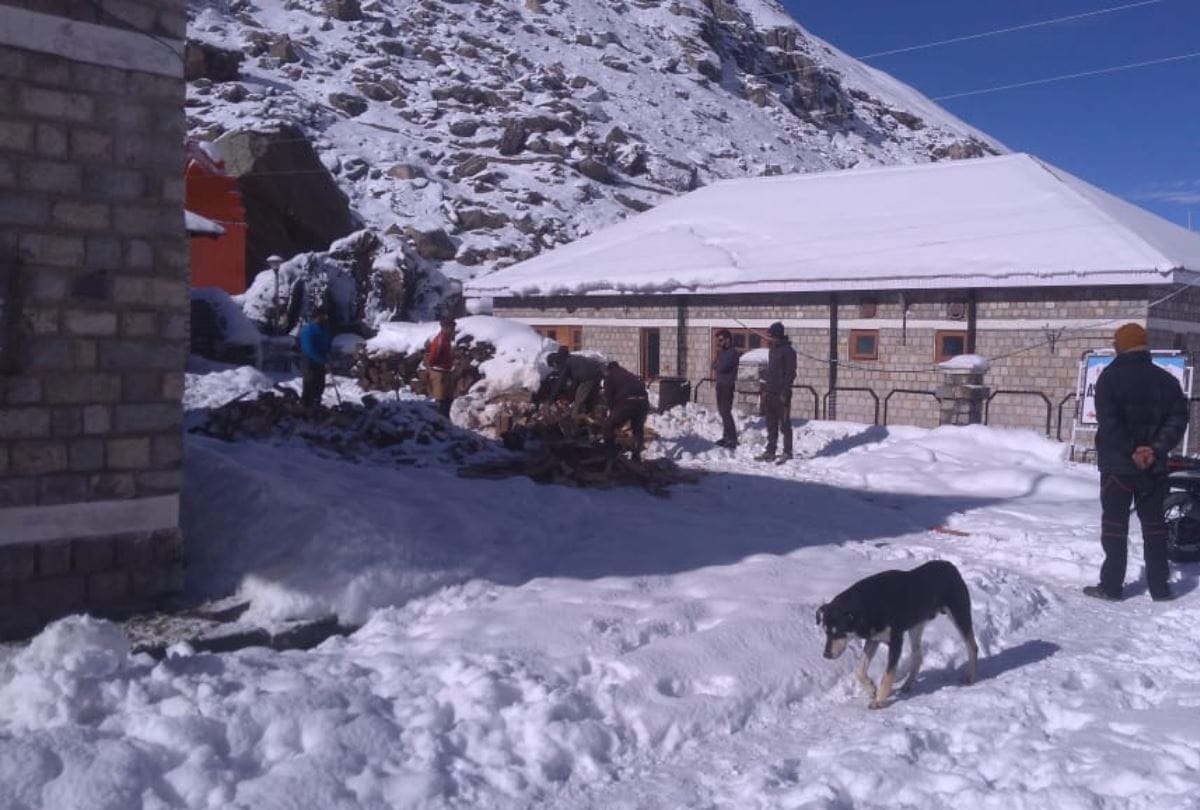 Himachal Pradesh Koksar Lahaul-Spiti district received Fresh snowfall today