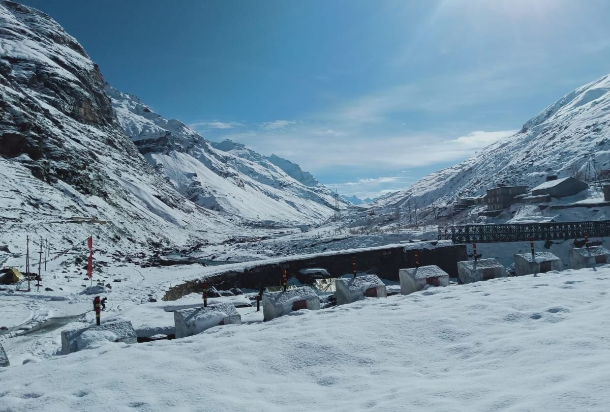 Himachal Pradesh Koksar Lahaul-Spiti district received Fresh snowfall today
