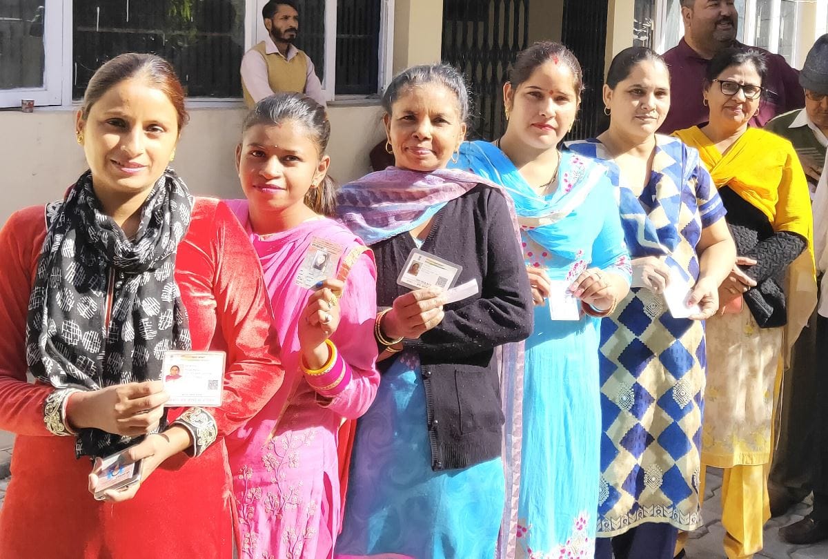 51 and 57 percent polling in panchayat and local body by-election in Himachal Pradesh