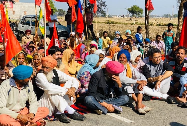 Jakhal-Sunam road jam by various organizations