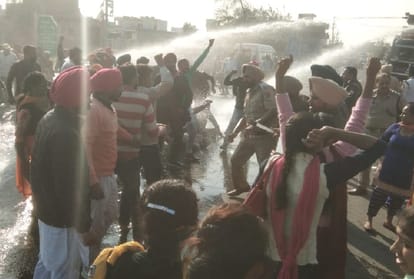 Police lathi charge on Unemployed teachers in Sangrur of Punjab