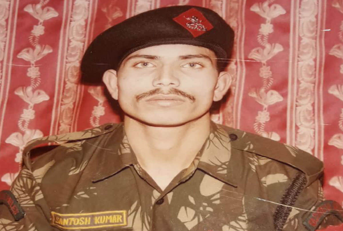 Soldier Martyred At Border Due to IED Blast Family Pray For Life