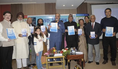 वैली ऑफ वर्ड्स में मौजूद अतिथिगण