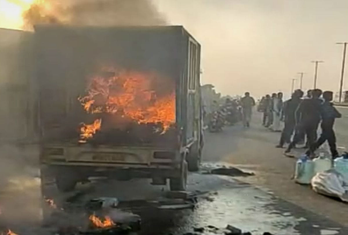Parcel vehicle caught fire on Khandari overbridge in agra