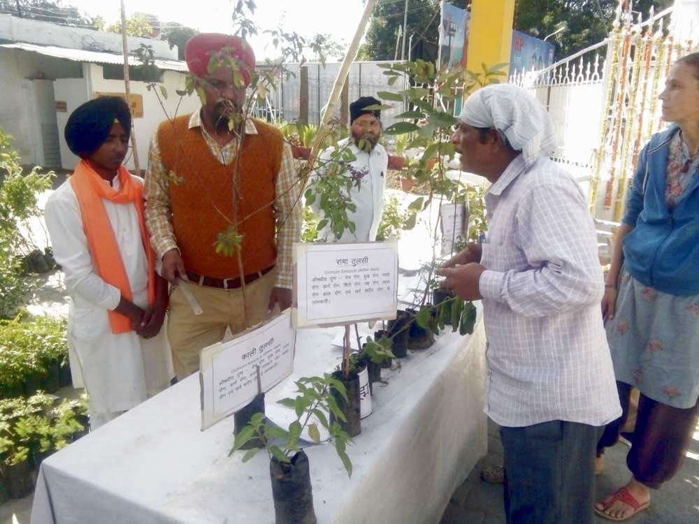 Ragi groups battered Gurbani kirtan and gave companions