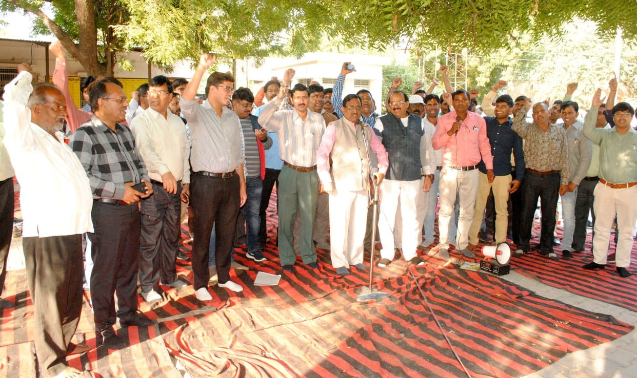 kaary bahishkaar