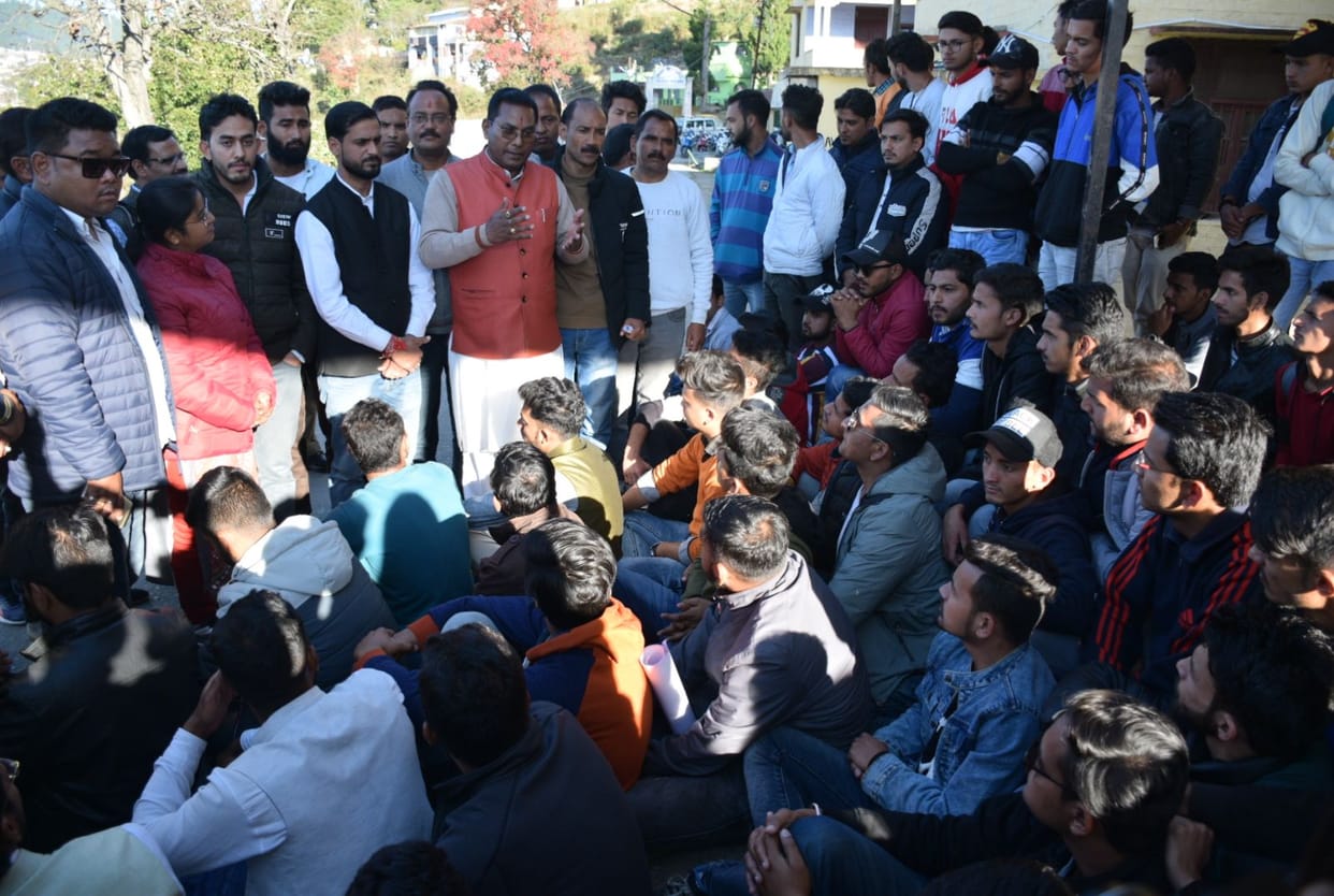 If the campus administration is removed under the pressure of the students, then the teachers will resign from the posts.