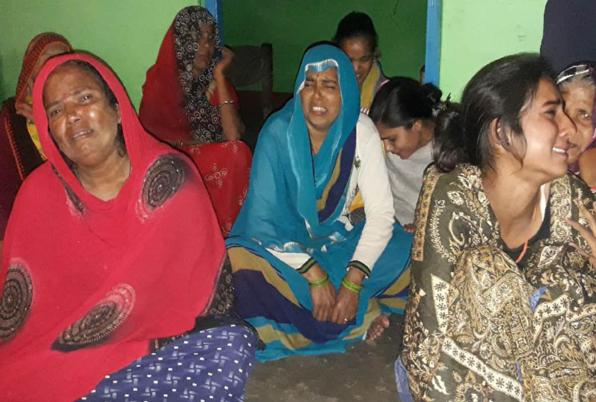 Soldier Martyred At Border Due to IED Blast Family Pray For Life