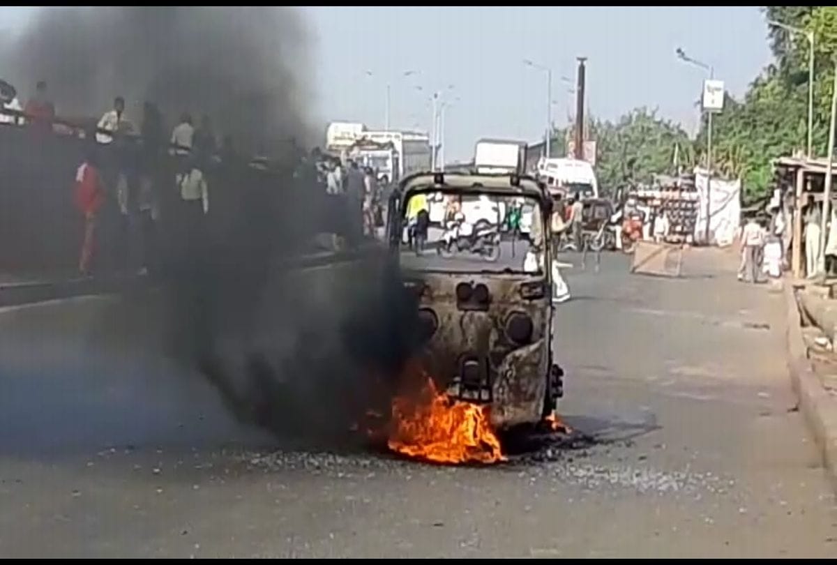 Auto Caught Fire On Rambagh In Agra