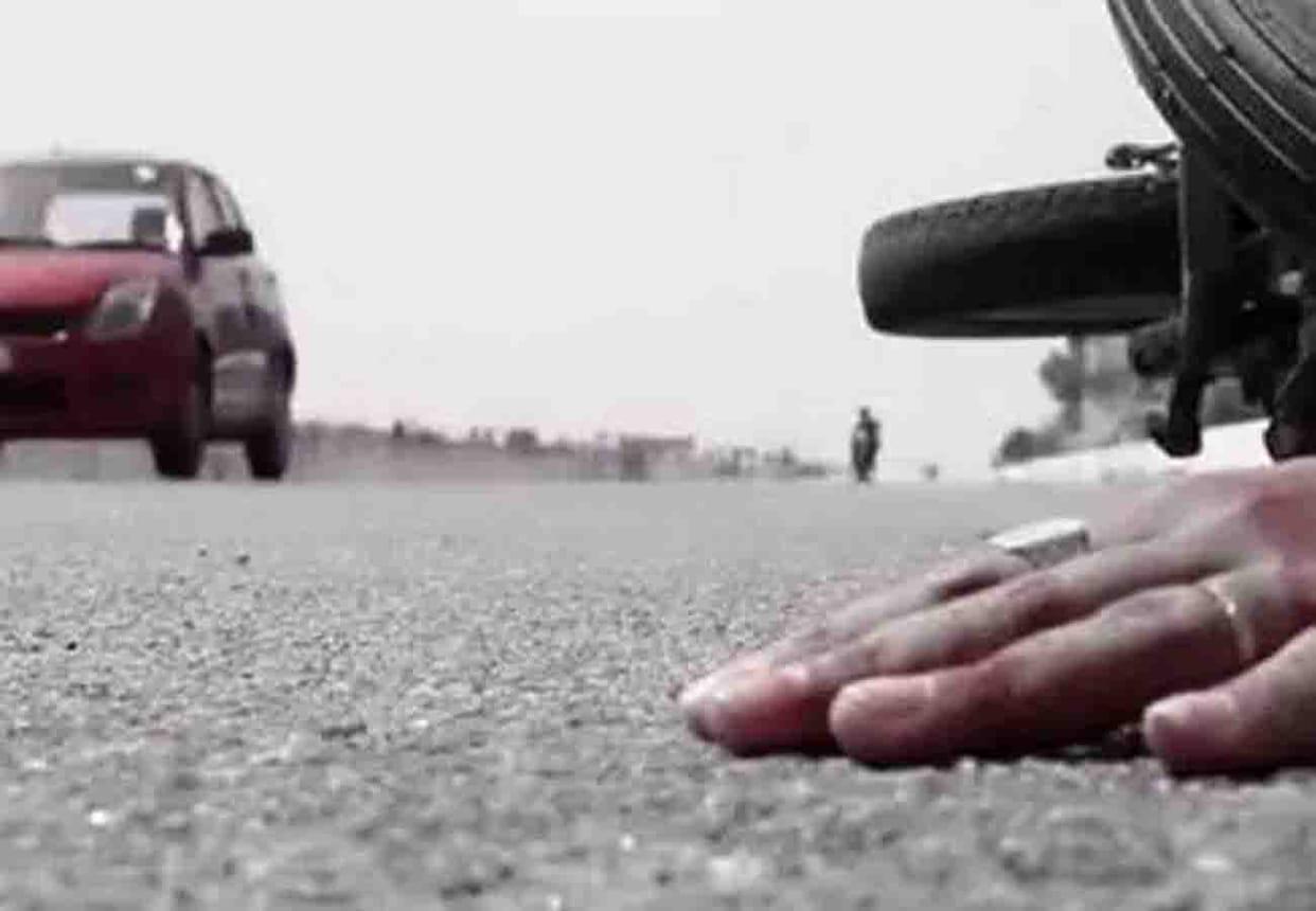 kanpur dehat road accident, two people died and one injured