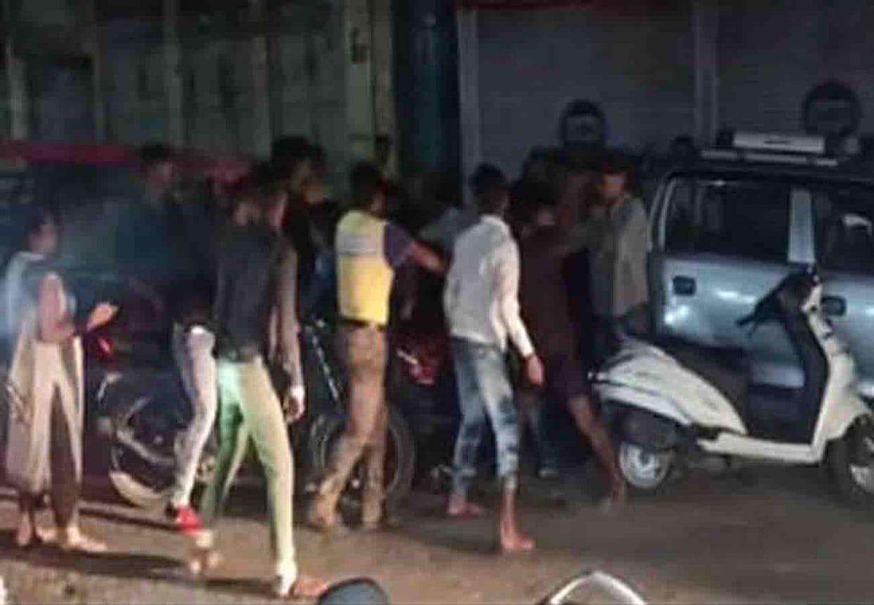 drunk boys creat high voltage drama in kanpur