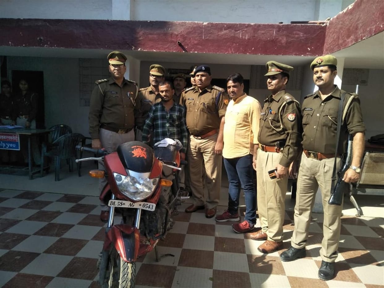 Hathras: Police apprehended a reward of 15 thousand