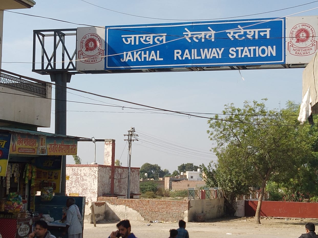 short time train stopage, passengers disturb, fatehabad