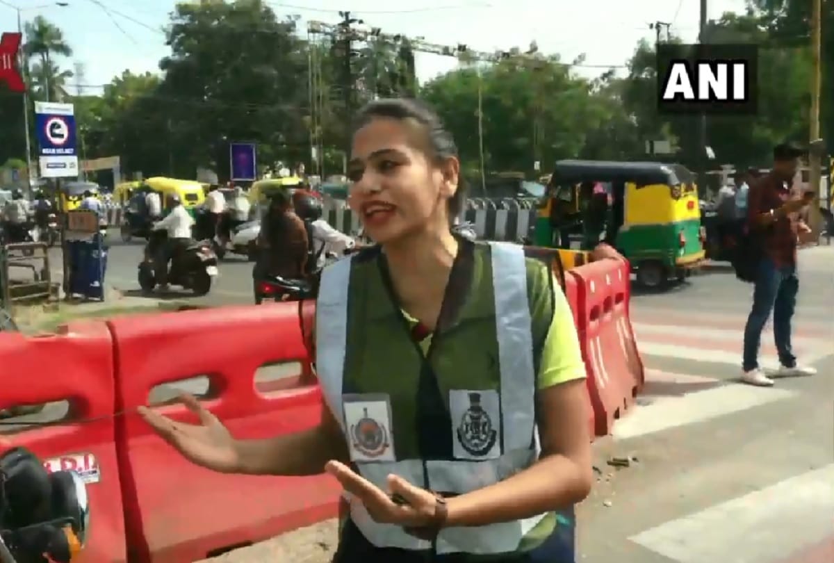MBA student Shubi Jain manage traffic in Indore by dance to spread awareness about traffic rules