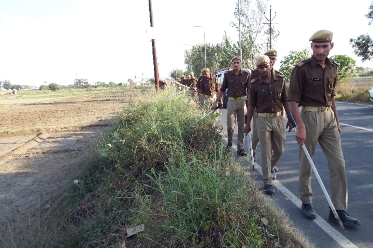 Lockdown update Meerut : know all about police lathi and Polycarbonate police Lathi