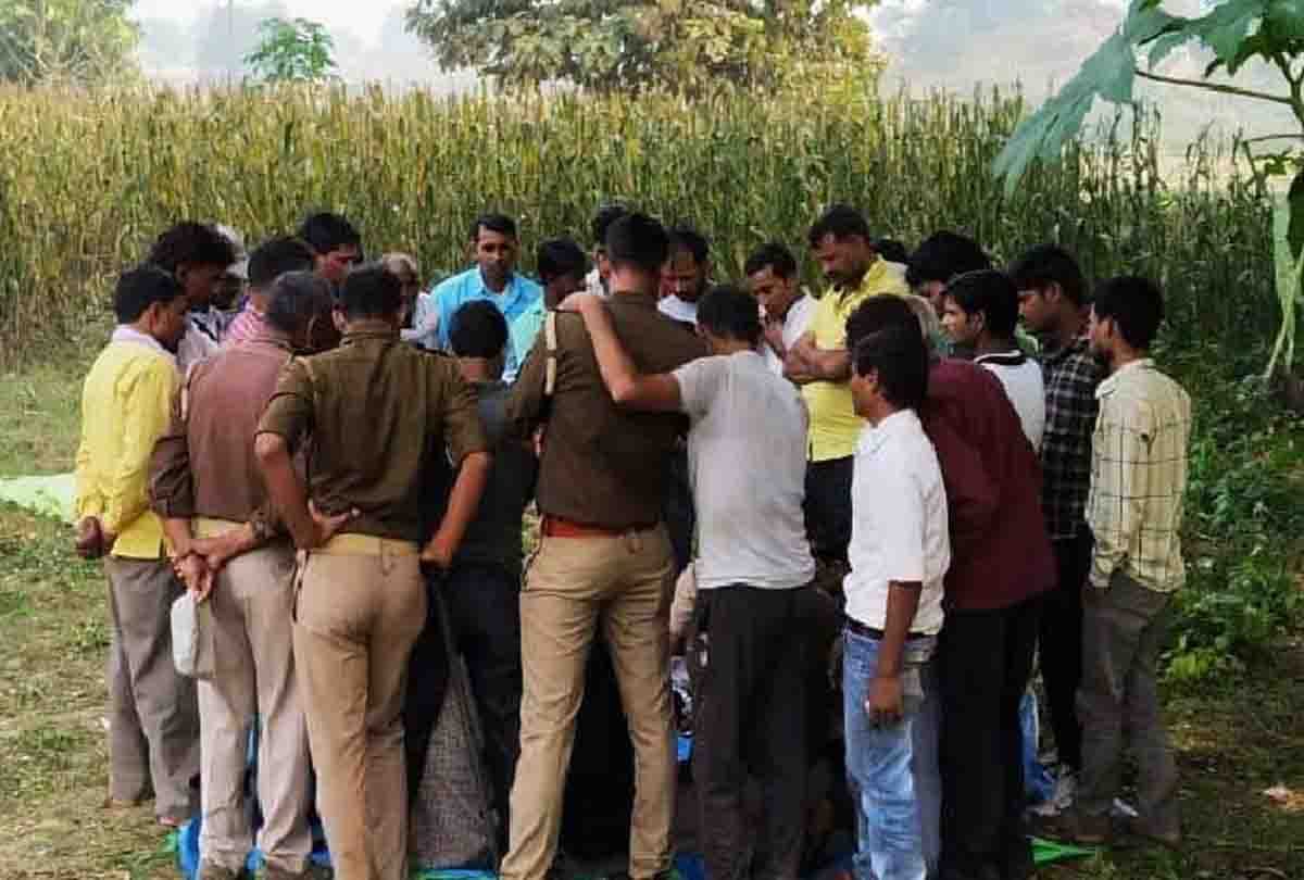 Video of recovery by up police constable in gambling  viral on social media