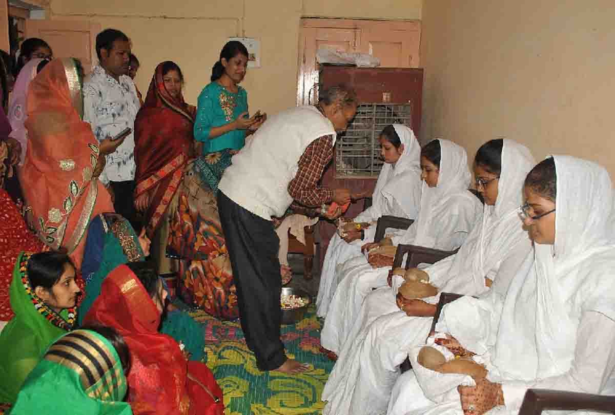 Four women become Jain Sadhvi in etawah