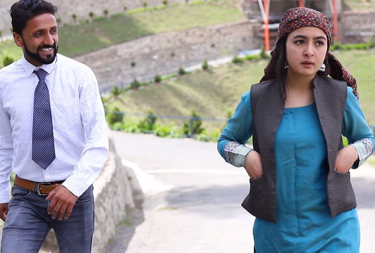 Gunjan Thakur in Jaunsari Chhoriye Song on YouTube