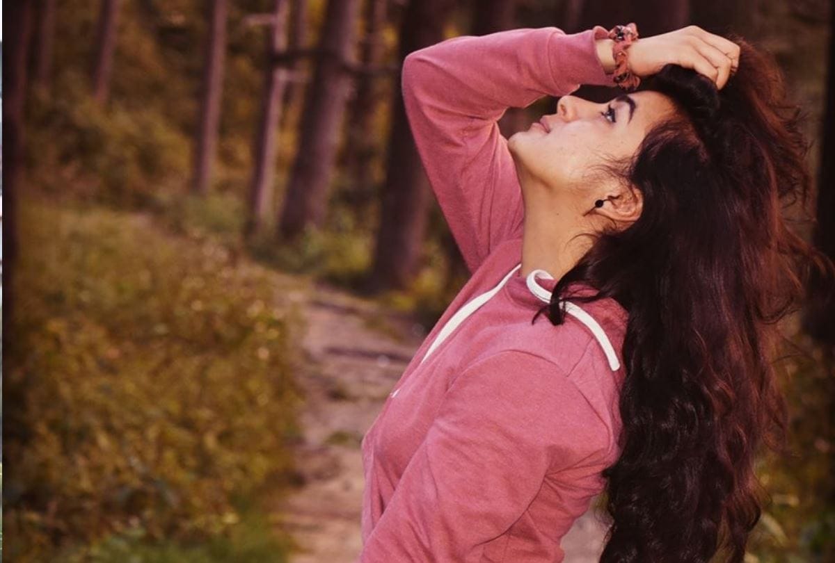Gunjan Thakur in Jaunsari Chhoriye Song on YouTube