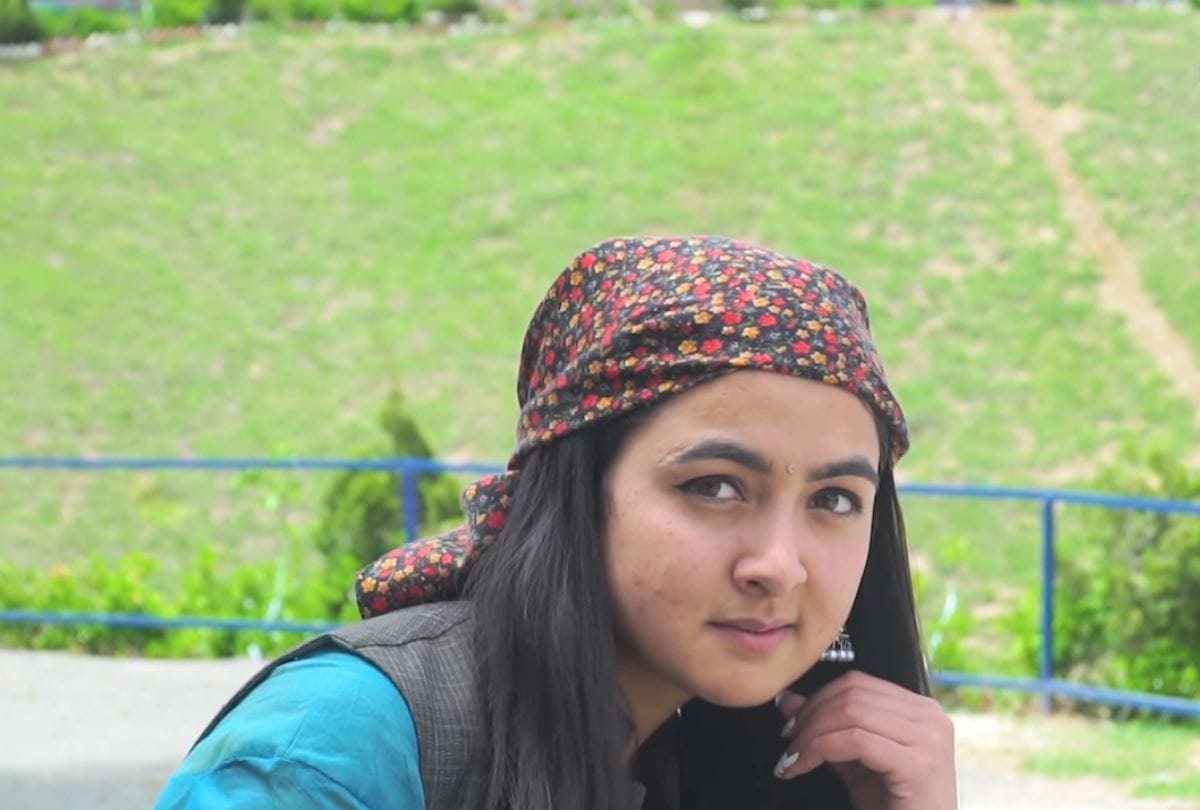 Gunjan Thakur in Jaunsari Chhoriye Song on YouTube