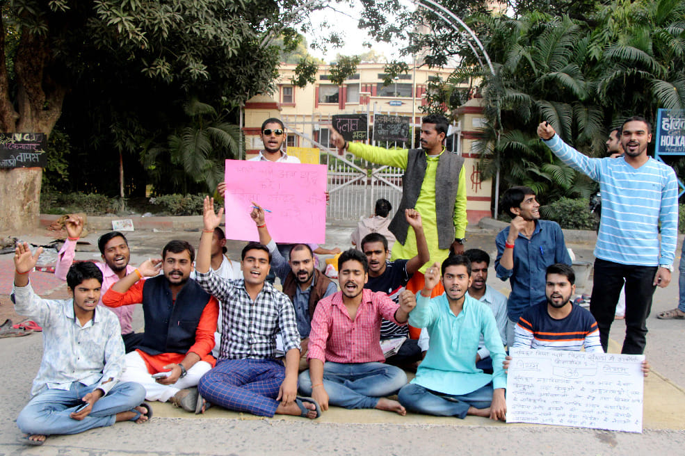 Students strike on 16th day ends in BHU over Firoz Appointment Issue