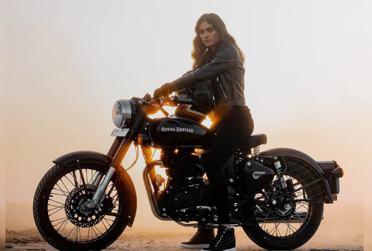 Royal Enfield is offering up to 10 thousand rupees on all its bikes
