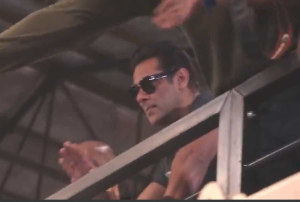 salman khan launch being strong gym equipment many celebrities in the exhibition