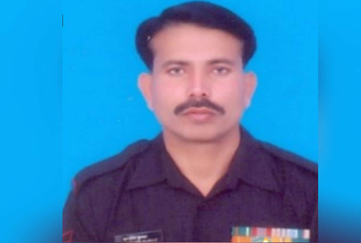 Martyr Soldier Santosh Kumar Singh Wife Demand To Government Take Revenge from Pakistan