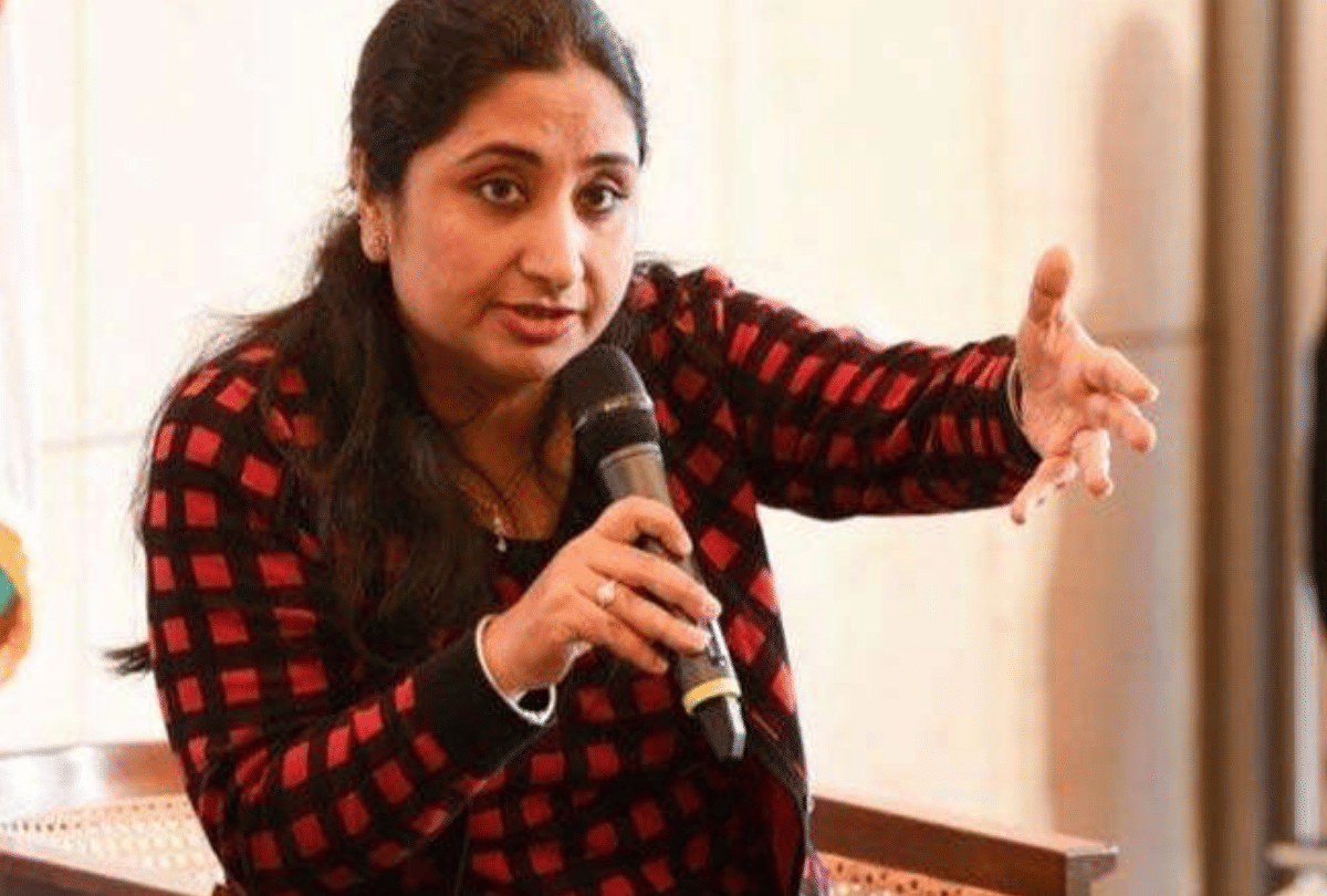 anupam kher praised sunanda vashisht for her speech to kashmiri pandit