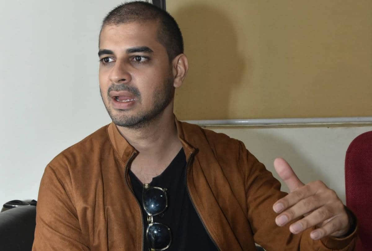 film actor tahir  bhasin reached in lucknow