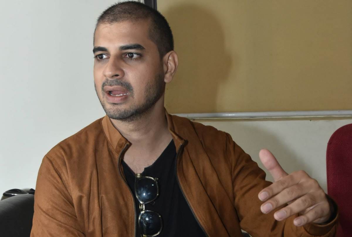 film actor tahir  bhasin reached in lucknow