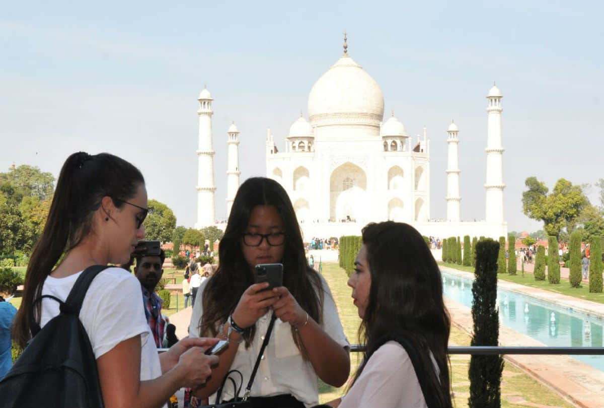 Tourists Will Get Free Entry At Taj Mahal On First day of World Heritage Week