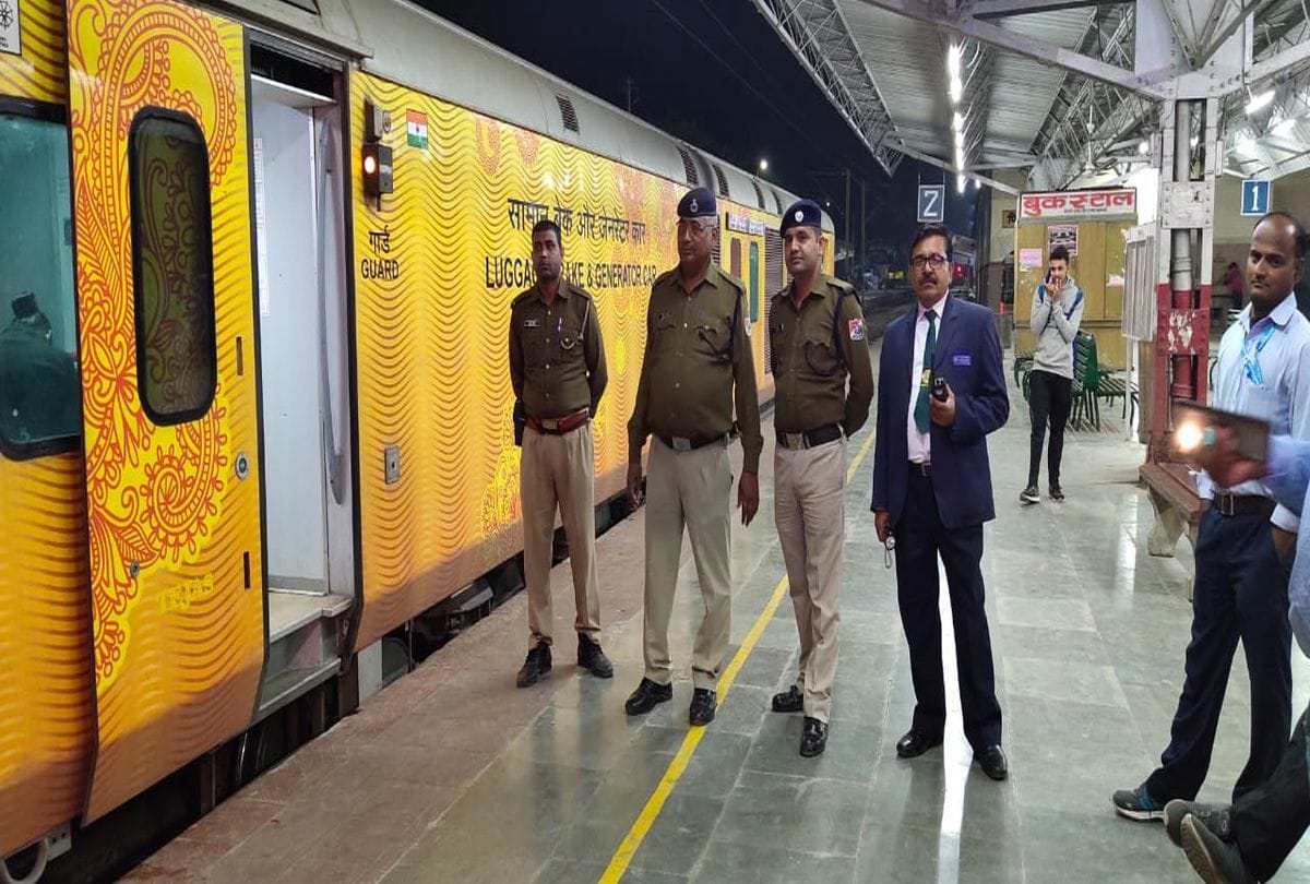 Track broken on Lucknow-Kanpur rail route, Tejas Express stopped ten minutes