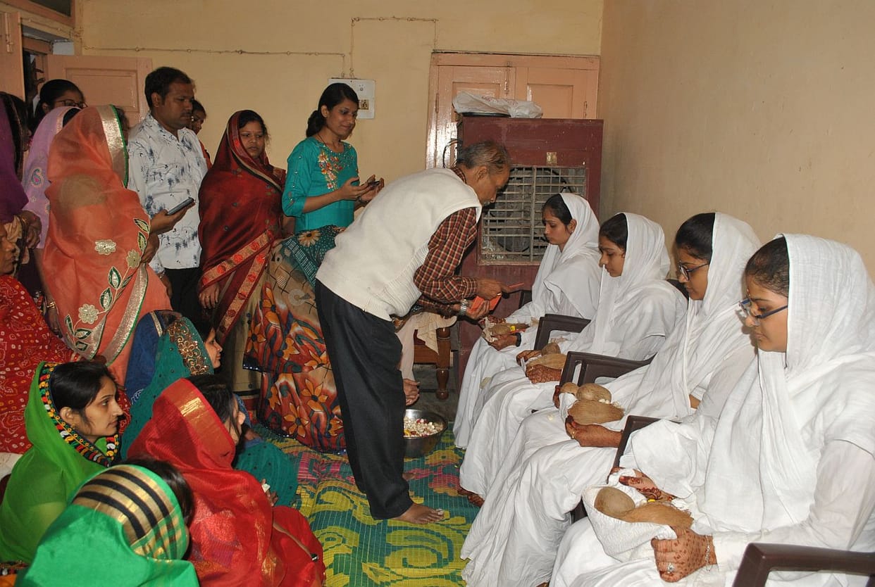 Jain graduates become four graduate girls of the city