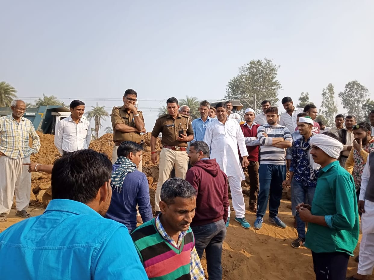 Farmers stopped railway track work