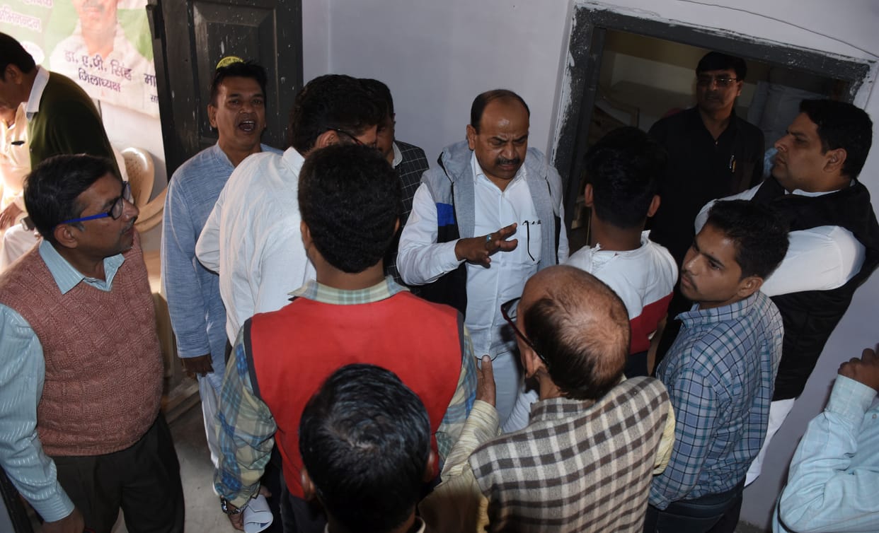 congress worker fighting on front of incharge