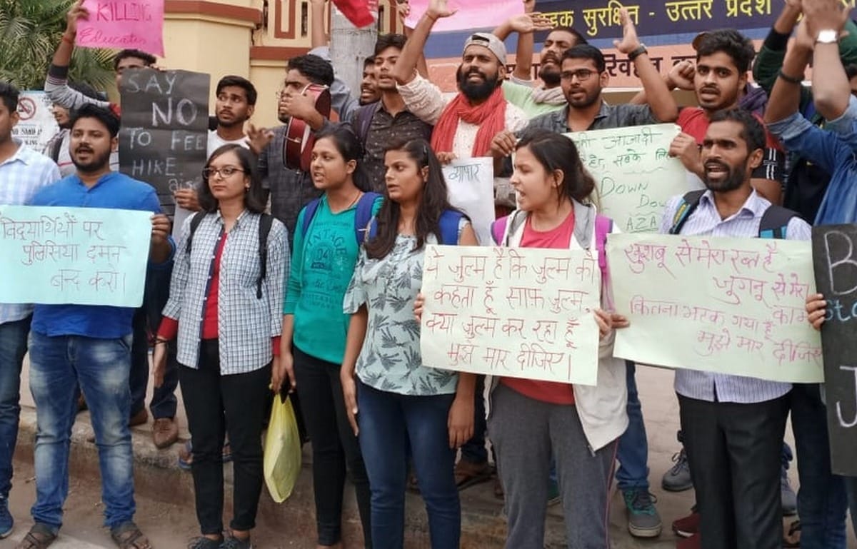 BHU Students protest march against lathi charge on students in JNU