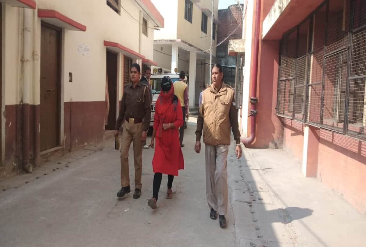 Chinmayanand Case Girl student gets bail leaves jail from car with BJP sticker 