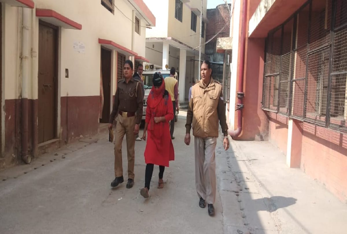 Chinmayanand Case Girl student gets bail leaves jail from car with BJP sticker 