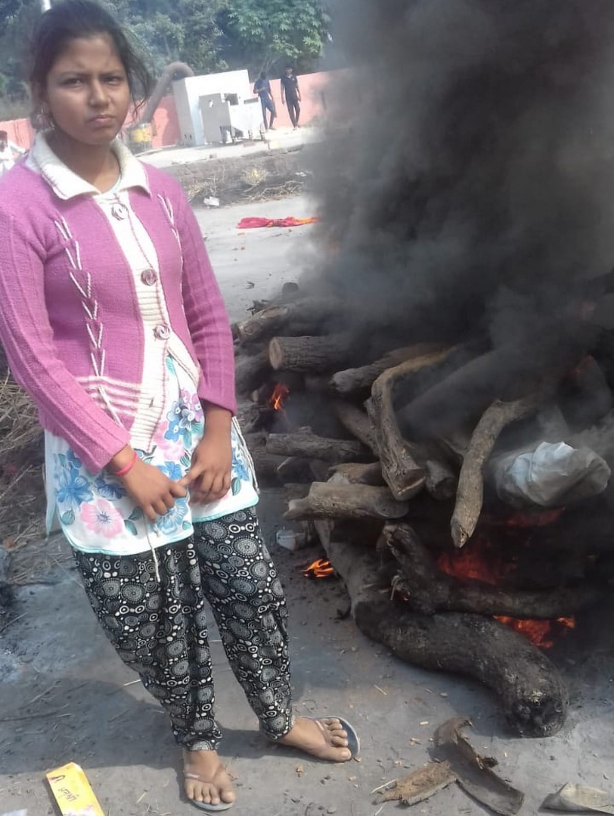 Daughter gave fire to her father in jaunpur
