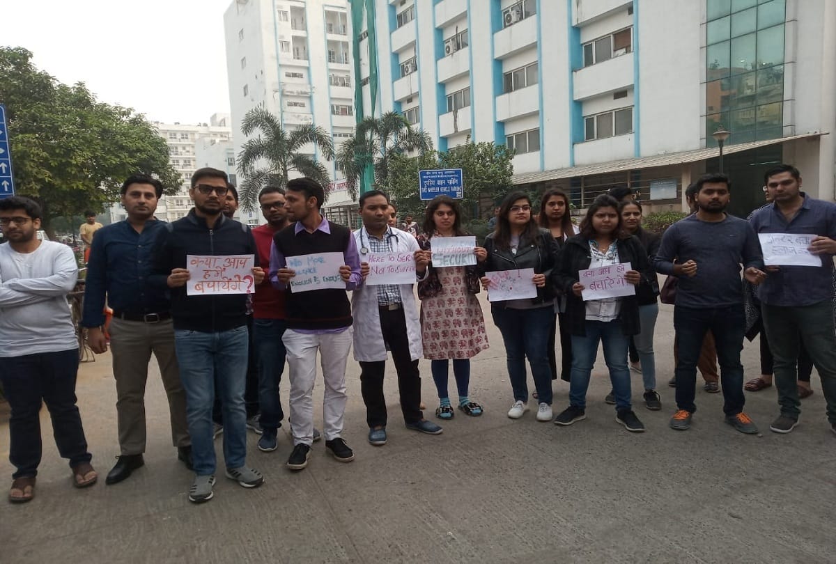 Deepchand bandhu Hospital doctors announce protest after violence with them