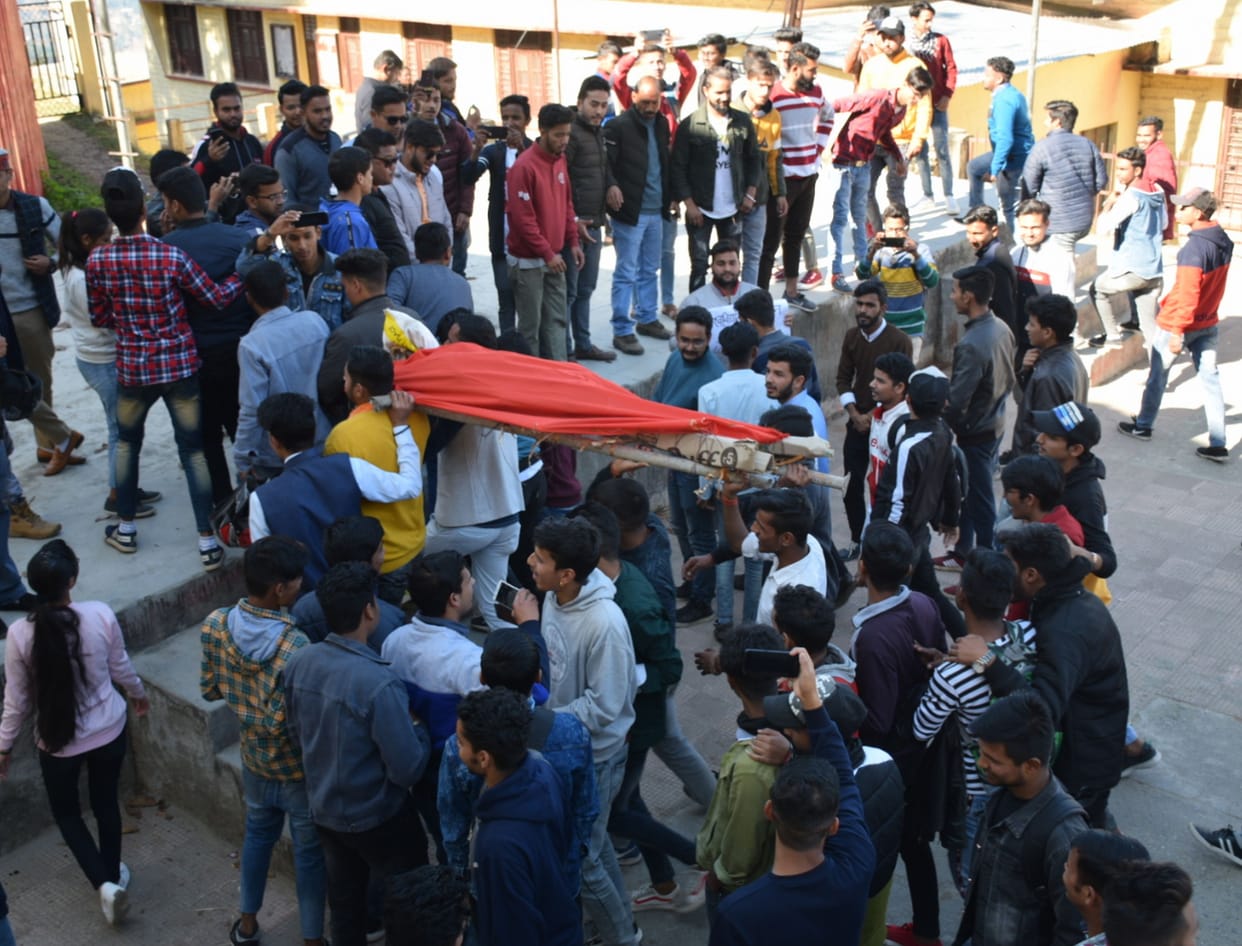 University administration bowed before students, campus director removed