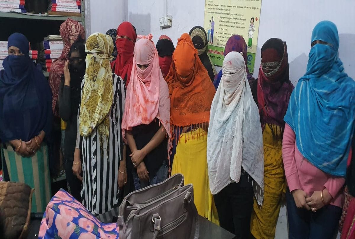 Prostitution From Foreign Girls Racket Police Search Brokers' Mobile